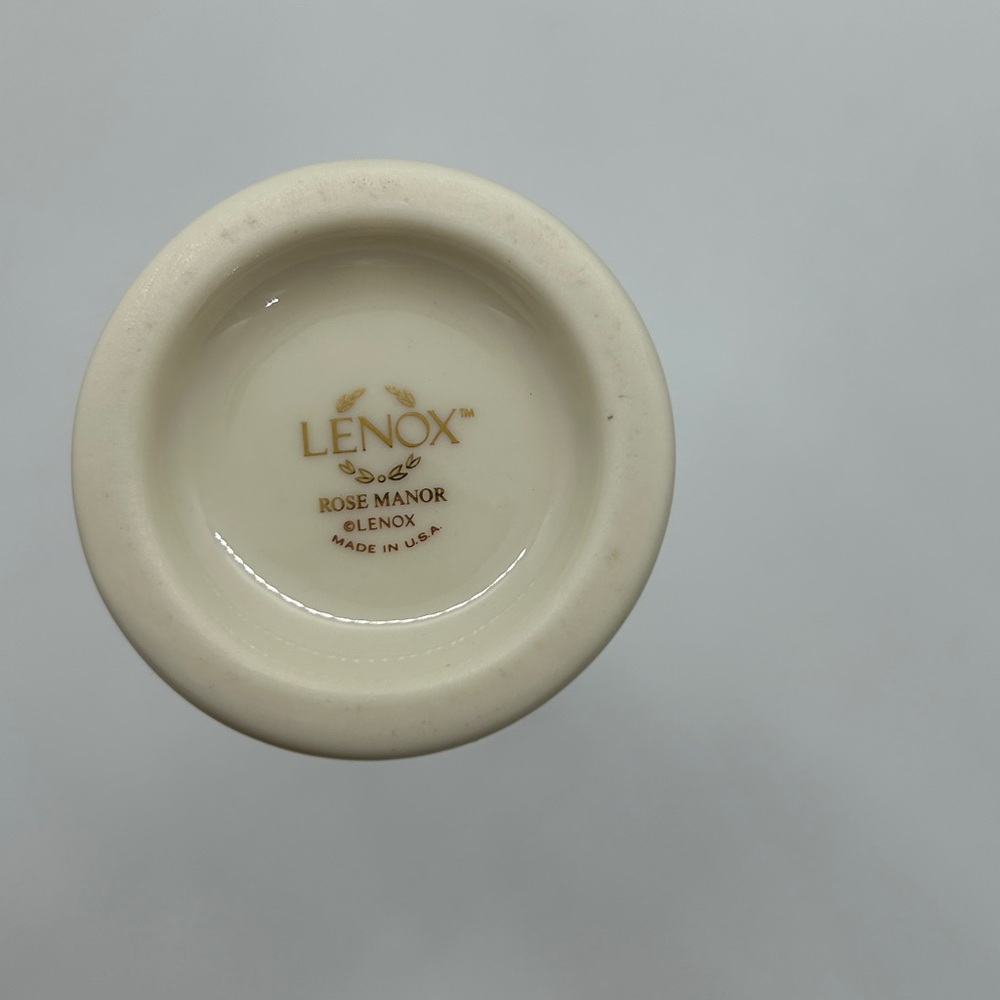 Elegant Cream Lenox Rose Manor Bud Flower Vase Made In The USA 7.5 x 2 Inch. - Picture 8 of 8